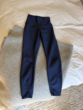 ALO Yoga High Waist Airlift Legging in Navy